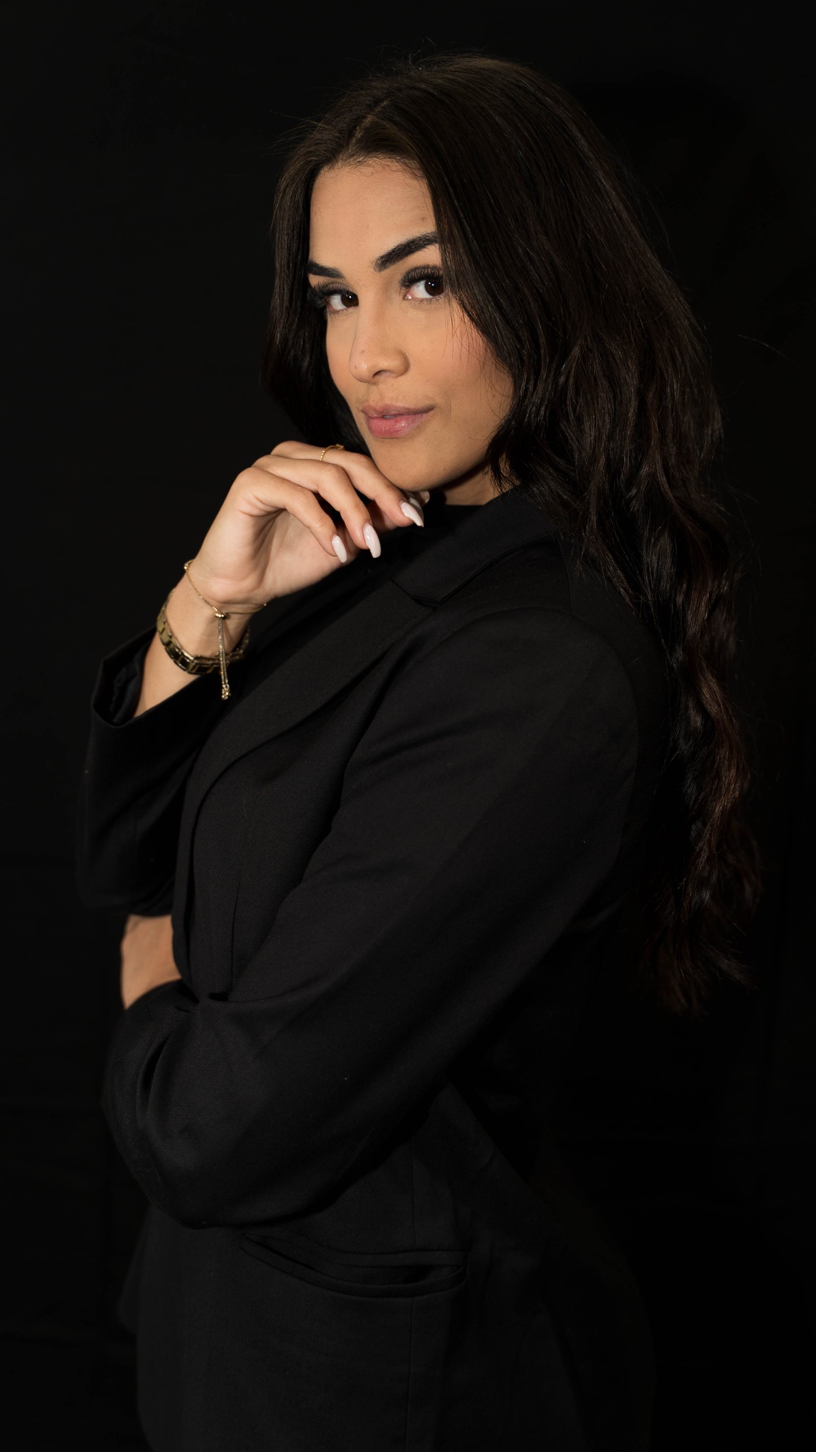 Dra. Carla Millena em atendimento na CM Harmonização Facial